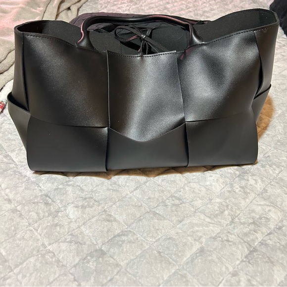 Woven Handbag - Picture 5 of 5